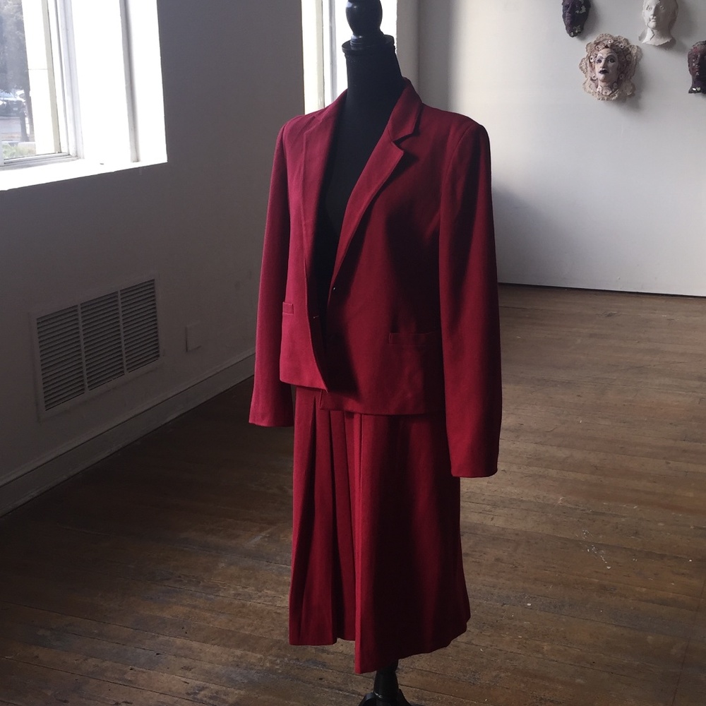 Vintage Burgundy Wool Pleated Skirt Set - Picture 7 of 9